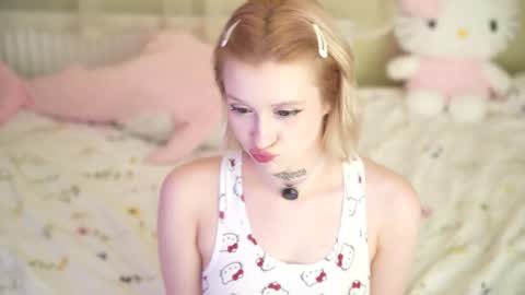 Snapshot of lil_tweety chatting on 29, 11, 2025 Rina online show from 29, 11, 2025