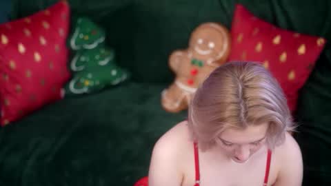 Snapshot of lil_tweety chatting on 14, 12, 2025 Rina online show from 14, 12, 2025