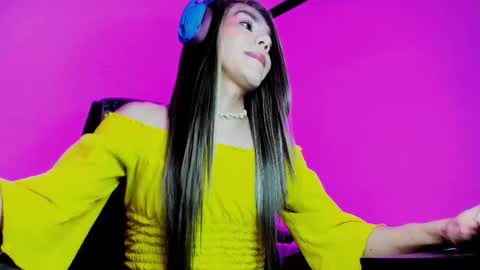 lila_di online show from 4, 11, 2025