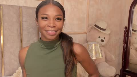 lila bailey  online show from 16, 12, 2024