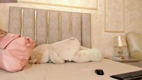 lila bailey  online show from 20, 2, 2025