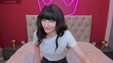 Snapshot of lili_flowerr chatting on 28, 2, 2025 Lilli  follow me kiss online show from 28, 2, 2025