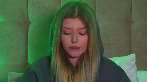 Mia online show from 21, 2, 2025