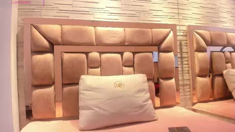 LILIAN  online show from 5, 12, 2025