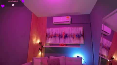 holis soy lily chang no olvides el pulgar arriba es muy importante para mi 3 independent model online show from 6, 4, 2026