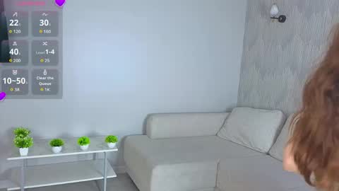 Snapshot of lilianbickford chatting on 21, 4, 2026 Hi I am Luna online show from 21, 4, 2026