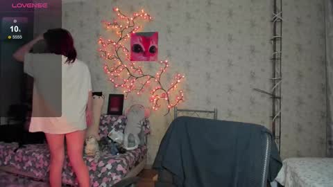Snapshot of lilie_brown chatting on 5, 10, 2025 Lilie online show from 5, 10, 2025