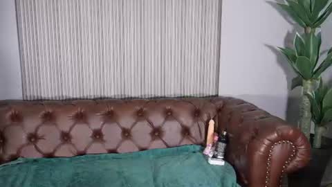 lilii peach online show from 30, 6, 2026
