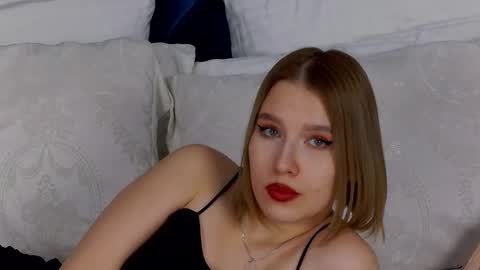 LiliLinn online show from 22, 2, 2025