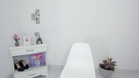 Alejandra  online show from 2, 2, 2025