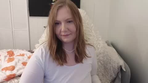 Snapshot of lilleambi chatting on 15, 12, 2025 Anni online show from 15, 12, 2025