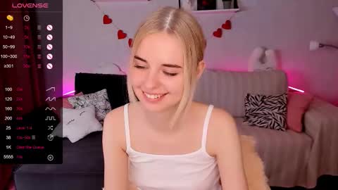 Snapshot of lillian_shine chatting on 5, 12, 2025 Lillian online show from 5, 12, 2025