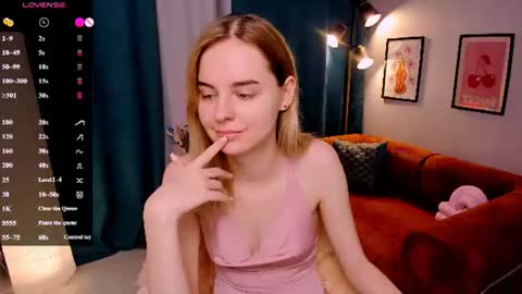 Snapshot of lillian_shine chatting on 7, 7, 2026 Lillian online show from 7, 7, 2026