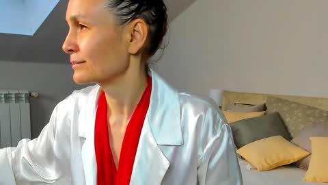 Snapshot of lillian_white1 chatting on 2, 2, 2025 lillian_white1 online show from 2, 2, 2025