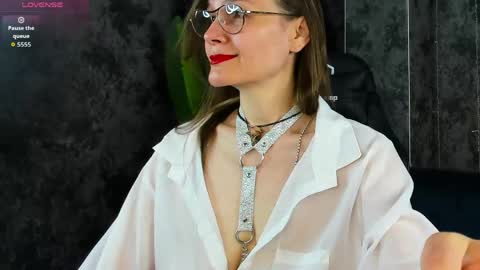lillian_white1 online show from 19, 5, 2026