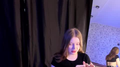 Snapshot of lillie_berry chatting on 4, 10, 2025 lillie_berry online show from 4, 10, 2025
