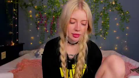 Snapshot of lillie_berry chatting on 14, 7, 2026 lillie_berry online show from 14, 7, 2026