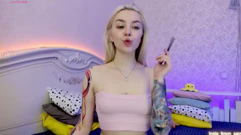 Snapshot of lillimooore chatting on 19, 1, 2025 LilliMoore online show from 19, 1, 2025