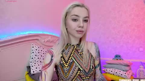 Snapshot of lillimooore chatting on 2, 2, 2025 LilliMoore online show from 2, 2, 2025