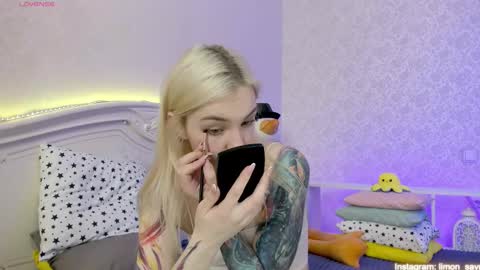 Snapshot of lillimooore chatting on 12, 2, 2025 LilliMoore online show from 12, 2, 2025