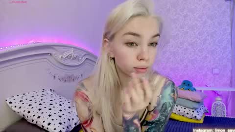 Snapshot of lillimooore chatting on 16, 2, 2025 LilliMoore online show from 16, 2, 2025