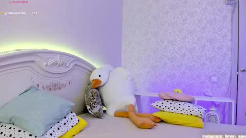 Snapshot of lillimooore chatting on 6, 3, 2025 LilliMoore online show from 6, 3, 2025