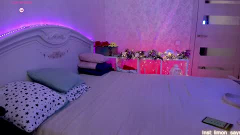 Snapshot of lillimooore chatting on 8, 9, 2025 LilliMoore online show from 8, 9, 2025