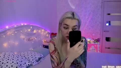 Snapshot of lillimooore chatting on 9, 9, 2025 LilliMoore online show from 9, 9, 2025