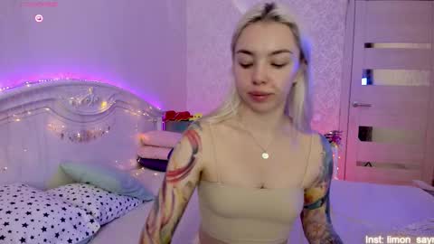 Snapshot of lillimooore chatting on 16, 9, 2025 LilliMoore online show from 16, 9, 2025