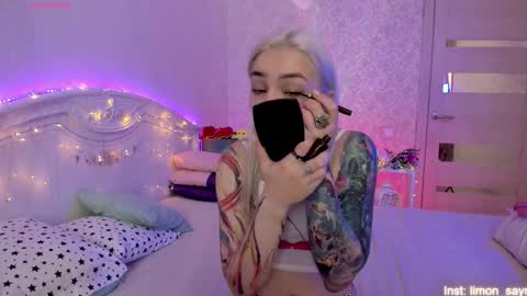 Snapshot of lillimooore chatting on 17, 9, 2025 LilliMoore online show from 17, 9, 2025