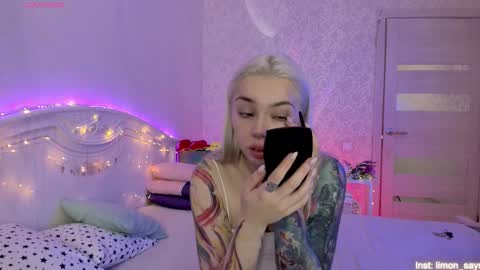 Snapshot of lillimooore chatting on 17, 9, 2025 LilliMoore online show from 17, 9, 2025