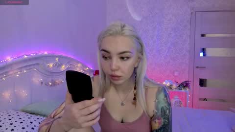 Snapshot of lillimooore chatting on 18, 9, 2025 LilliMoore online show from 18, 9, 2025