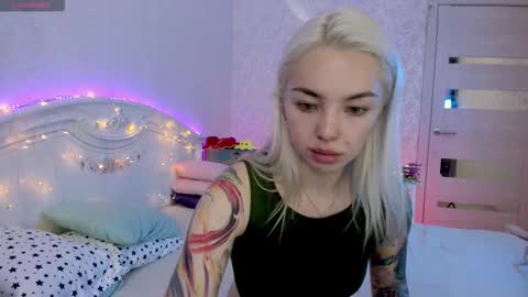 Snapshot of lillimooore chatting on 19, 9, 2025 LilliMoore online show from 19, 9, 2025