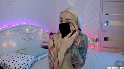 Snapshot of lillimooore chatting on 20, 9, 2025 LilliMoore online show from 20, 9, 2025