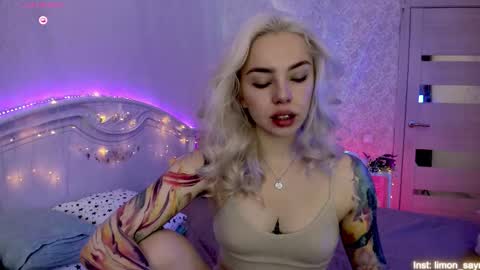 Snapshot of lillimooore chatting on 24, 9, 2025 LilliMoore online show from 24, 9, 2025