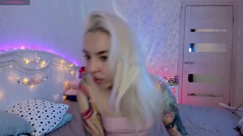 Snapshot of lillimooore chatting on 29, 9, 2025 LilliMoore online show from 29, 9, 2025