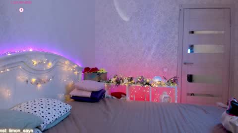 Snapshot of lillimooore chatting on 2, 10, 2025 LilliMoore online show from 2, 10, 2025