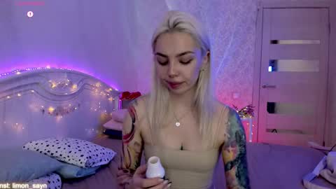 Snapshot of lillimooore chatting on 5, 10, 2025 LilliMoore online show from 5, 10, 2025