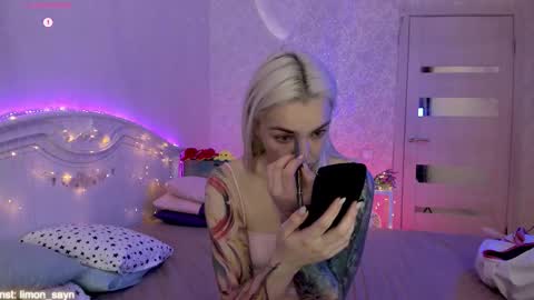 Snapshot of lillimooore chatting on 5, 10, 2025 LilliMoore online show from 5, 10, 2025