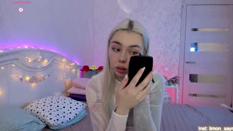 Snapshot of lillimooore chatting on 11, 10, 2025 LilliMoore online show from 11, 10, 2025