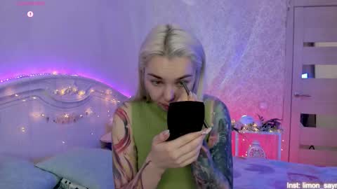 Snapshot of lillimooore chatting on 2, 11, 2025 LilliMoore online show from 2, 11, 2025