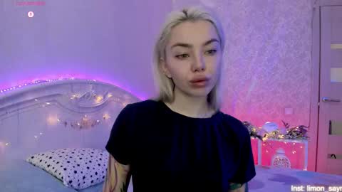 Snapshot of lillimooore chatting on 4, 11, 2025 LilliMoore online show from 4, 11, 2025