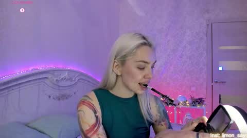 Snapshot of lillimooore chatting on 13, 11, 2025 LilliMoore online show from 13, 11, 2025