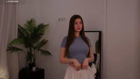 Lilly Colins online show from 20, 1, 2025