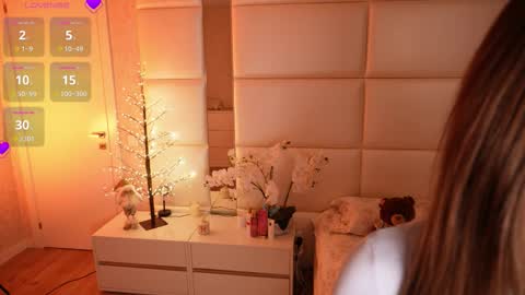 Lilly Colins online show from 13, 2, 2026