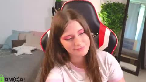 Snapshot of lilly_pretty_love chatting on 1, 8, 2026 Lilly online show from 1, 8, 2026