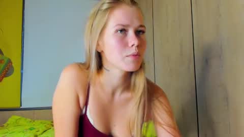 Snapshot of lillybrigit chatting on 8, 4, 2026 Lilly online show from 8, 4, 2026