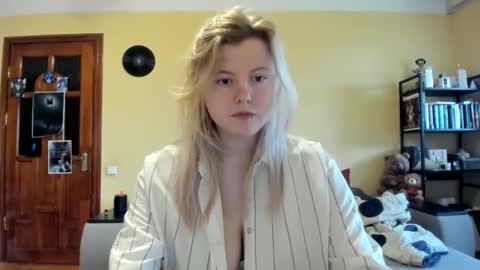 Lilly Depp online show from 10, 4, 2026