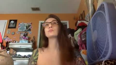 Snapshot of lillylushabae chatting on 18, 5, 2026 hi guys im back on here 3 online show from 18, 5, 2026
