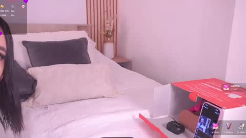 Lilly Thompson  online show from 23, 1, 2025